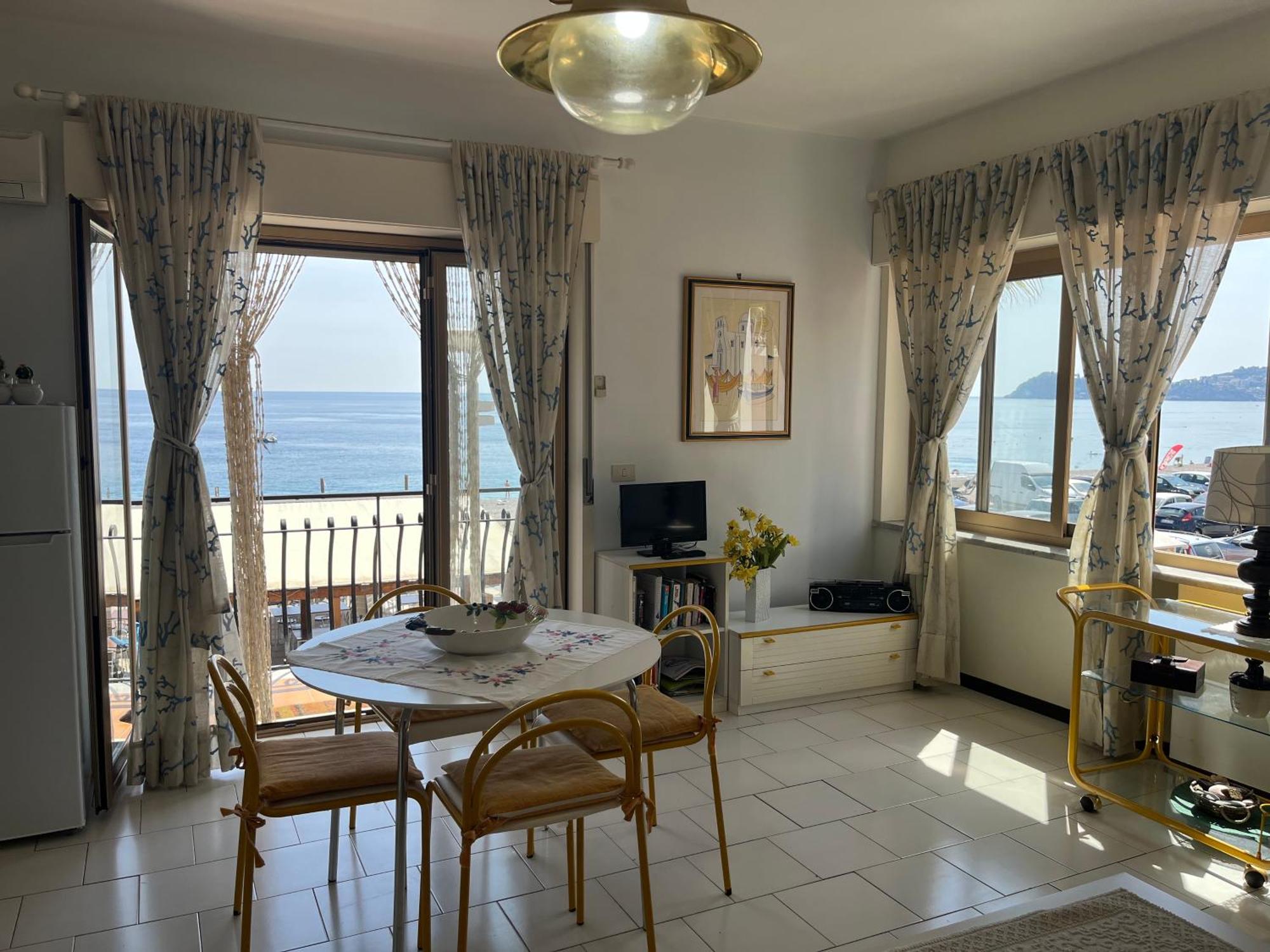 Casa Del Sole Lejlighed Letojanni Eksteriør billede